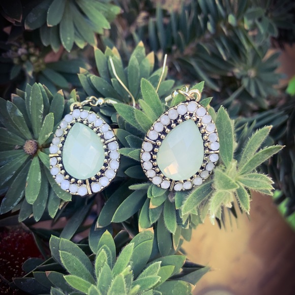 Vintage Elegant Harriet Stone Tear Drop Earrings - Picture 7 of 7